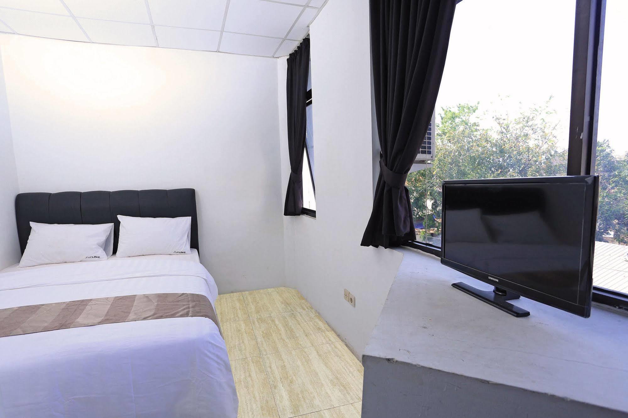 Hotel Ds Colive Siliwangi Semarang Esterno foto